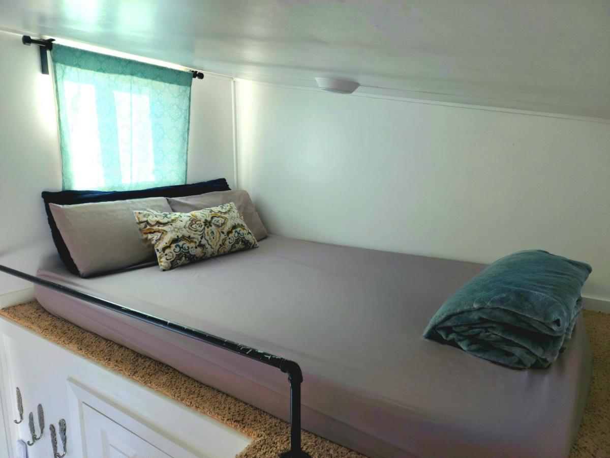 Tiny Home Hot Tub Colorado City 外观 照片